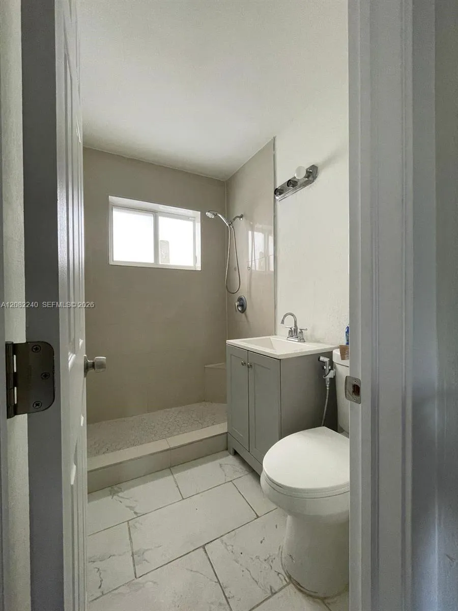 2142 NW 27th St #2142 Miami, FL 33142