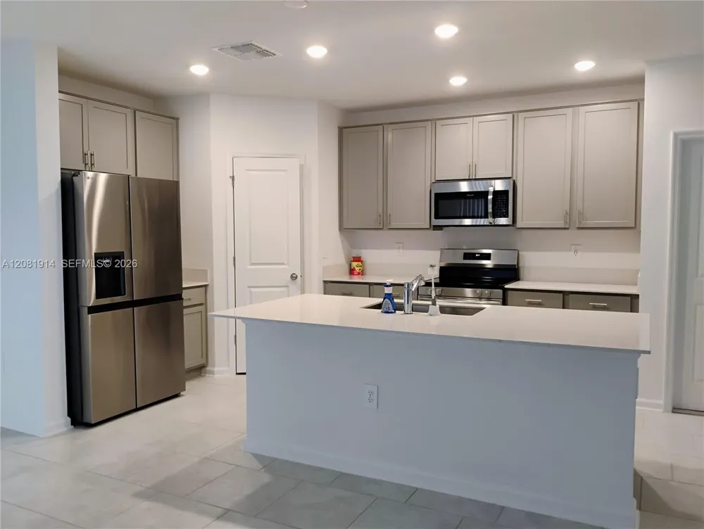 890 Timberland Drive Lakeland, FL 33839