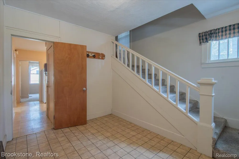 511 Woodcrest Drive Royal Oak City, MI 48067