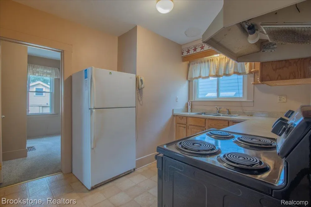 511 Woodcrest Drive Royal Oak City, MI 48067