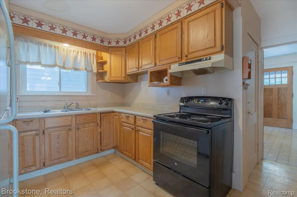 511 Woodcrest Drive Royal Oak City, MI 48067