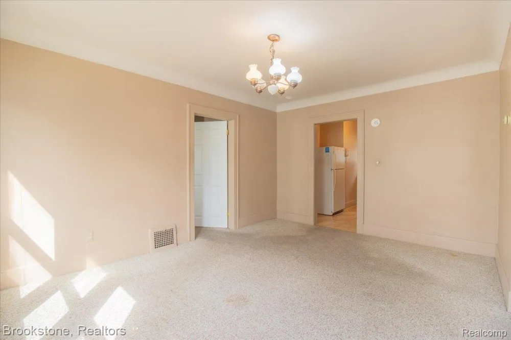 511 Woodcrest Drive Royal Oak City, MI 48067