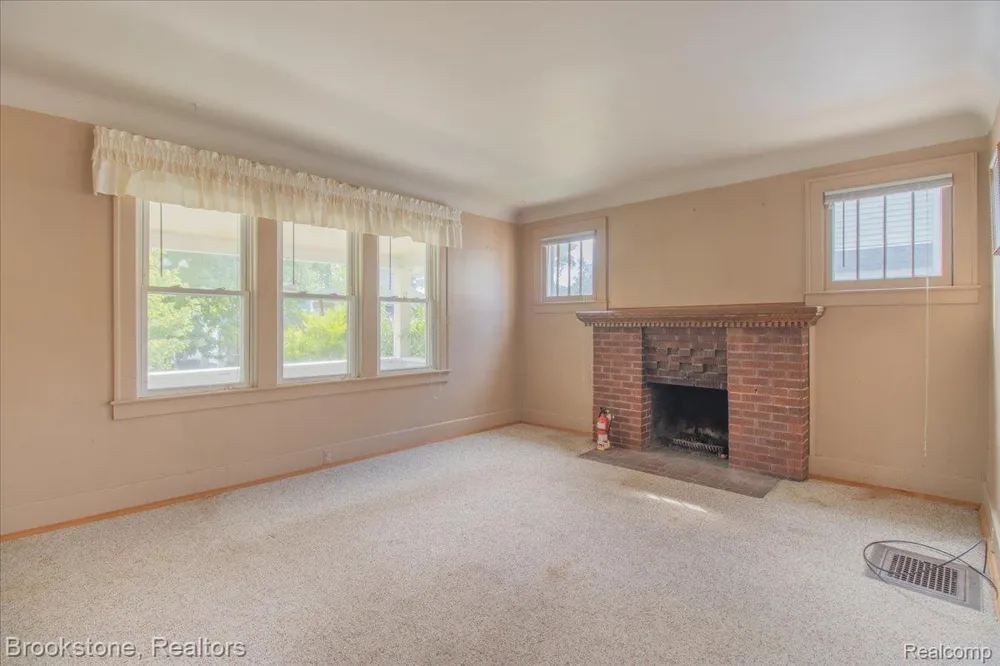 511 Woodcrest Drive Royal Oak City, MI 48067