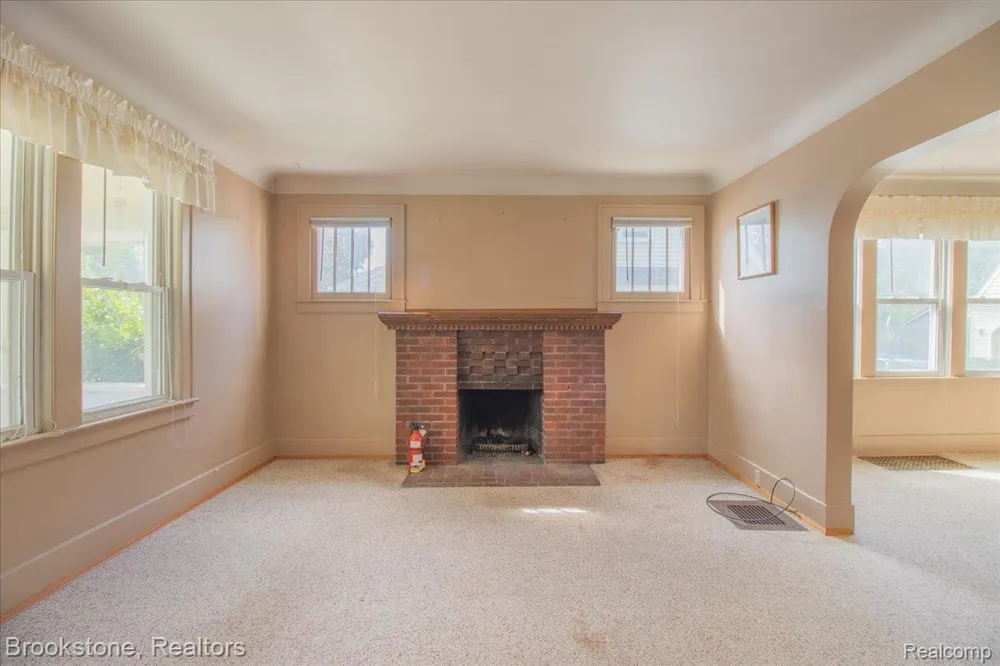 511 Woodcrest Drive Royal Oak City, MI 48067