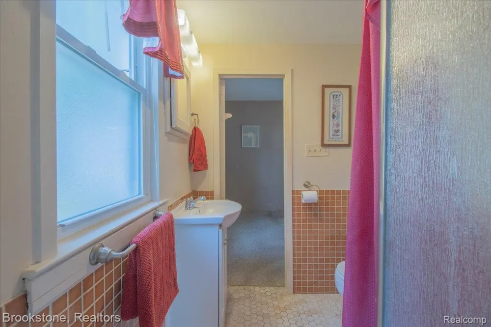 511 Woodcrest Drive Royal Oak City, MI 48067