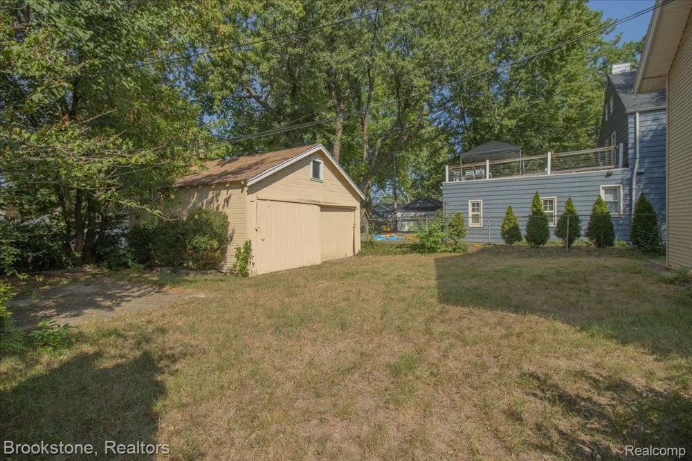 511 Woodcrest Drive Royal Oak City, MI 48067