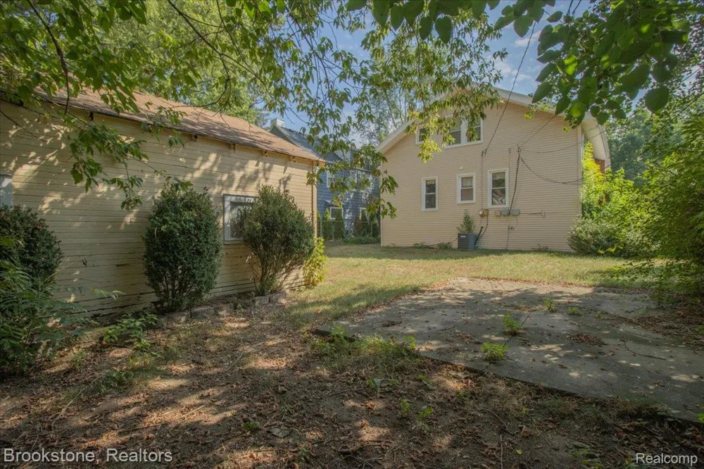 511 Woodcrest Drive Royal Oak City, MI 48067