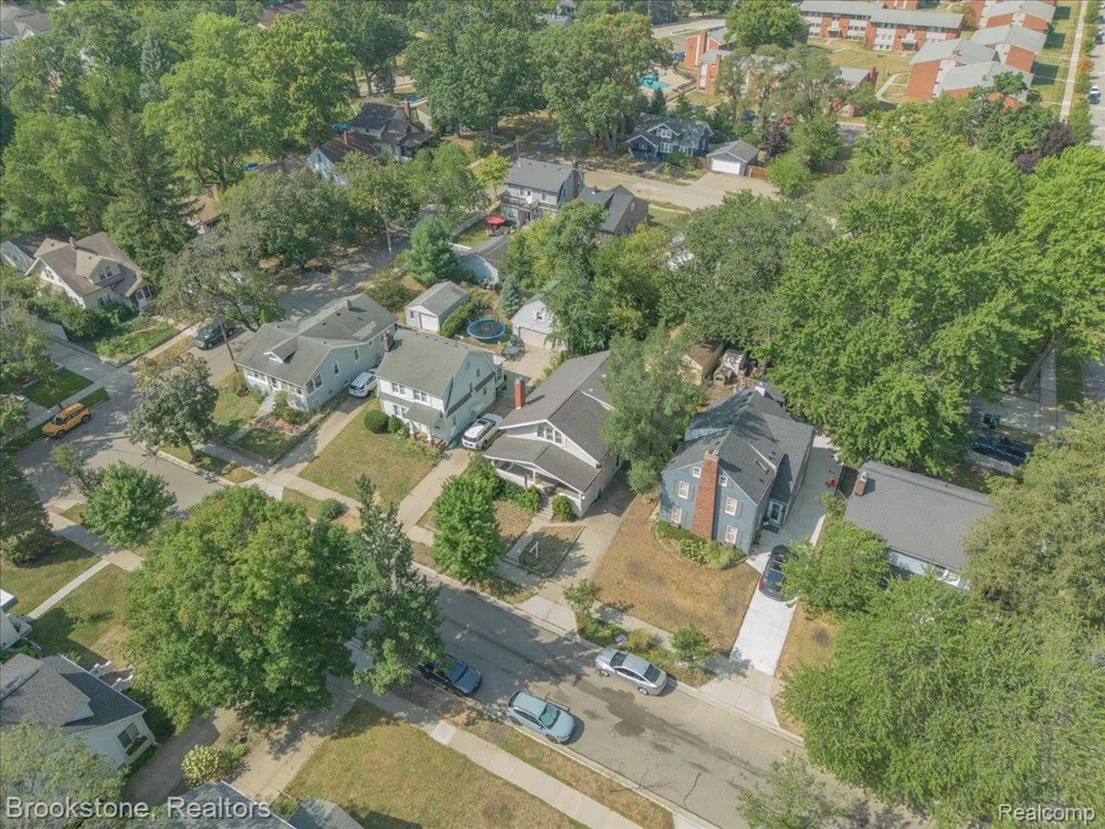 511 Woodcrest Drive Royal Oak City, MI 48067