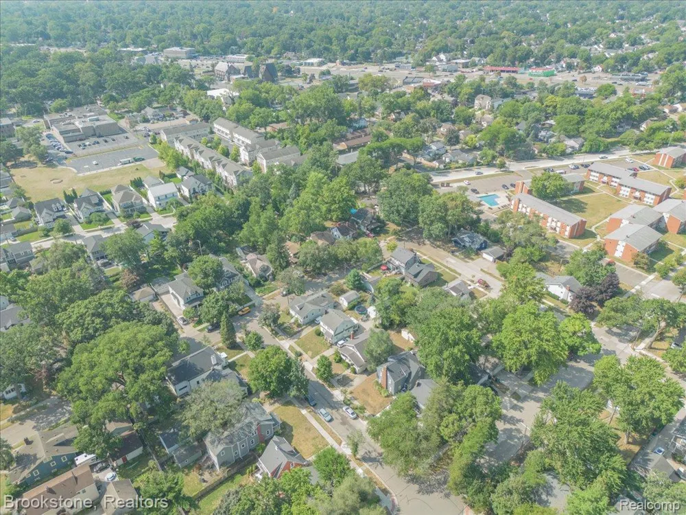 511 Woodcrest Drive Royal Oak City, MI 48067