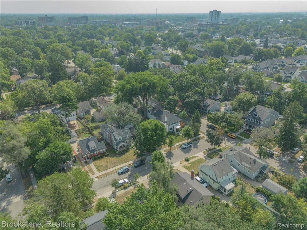 511 Woodcrest Drive Royal Oak City, MI 48067