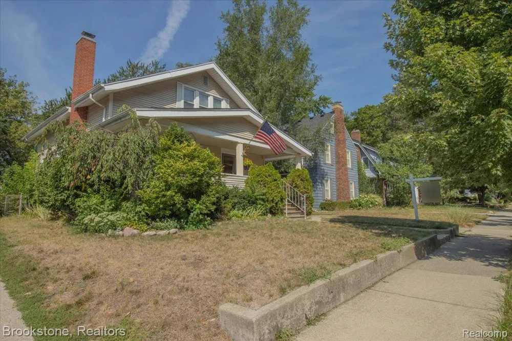 511 Woodcrest Drive Royal Oak City, MI 48067