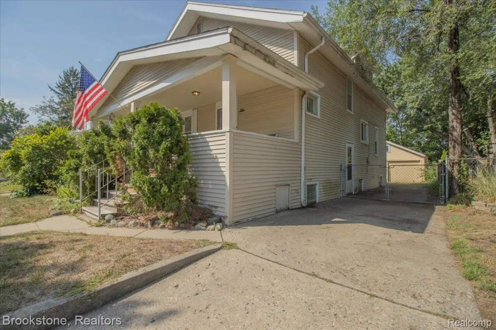511 Woodcrest Drive Royal Oak City, MI 48067
