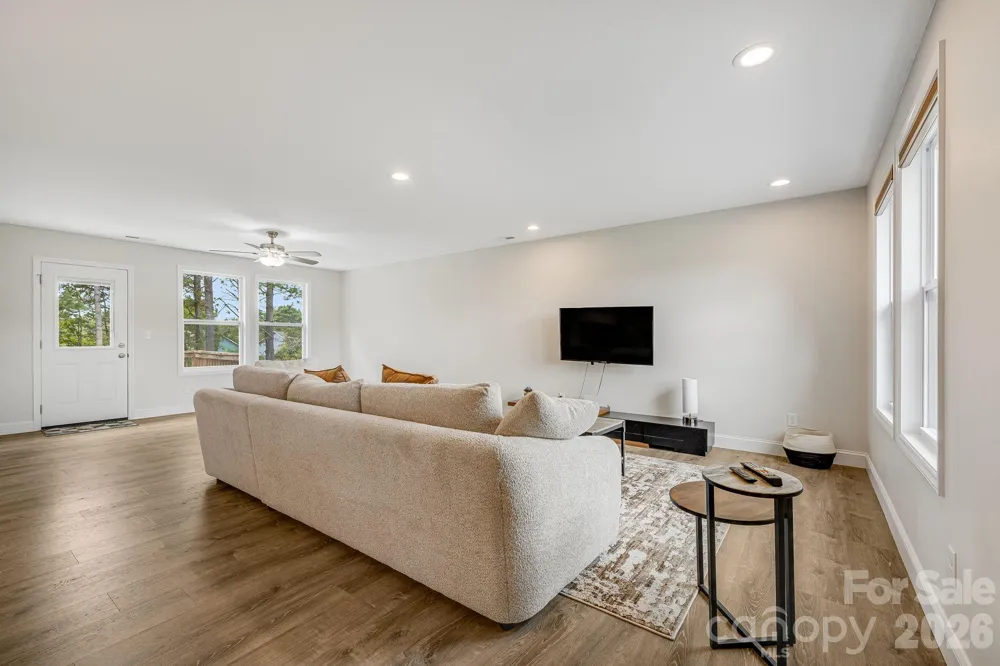 398 Point Hope Lane Hendersonville, NC 28792