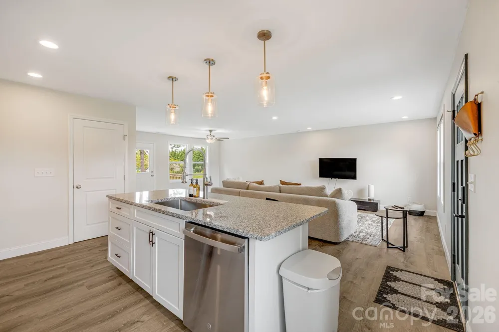 398 Point Hope Lane Hendersonville, NC 28792