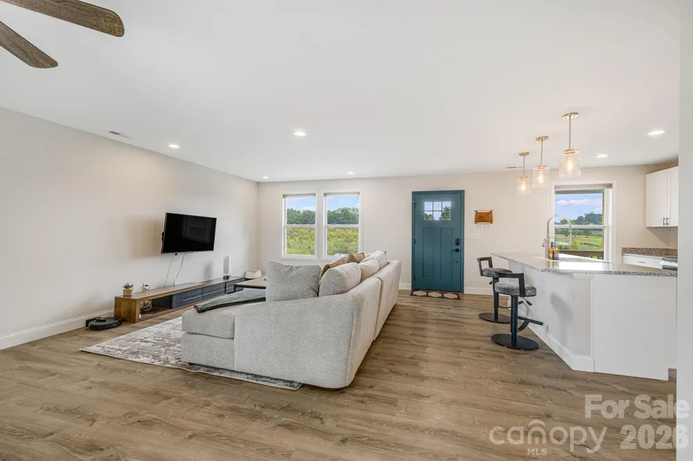 398 Point Hope Lane Hendersonville, NC 28792