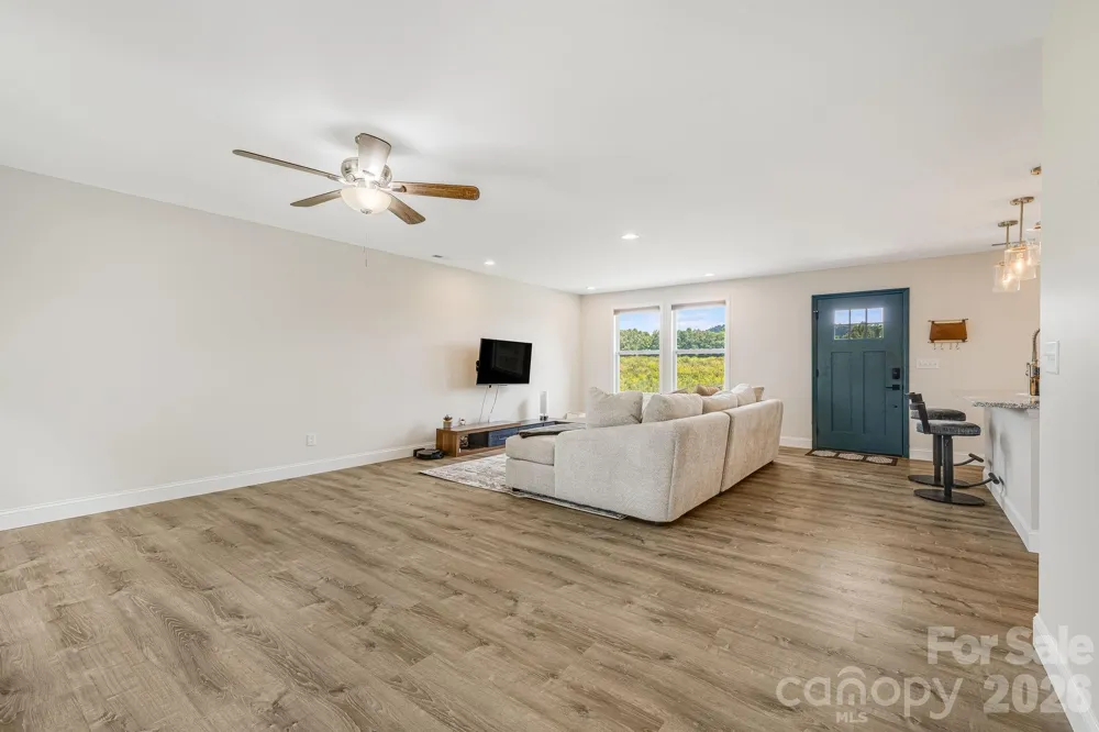 398 Point Hope Lane Hendersonville, NC 28792