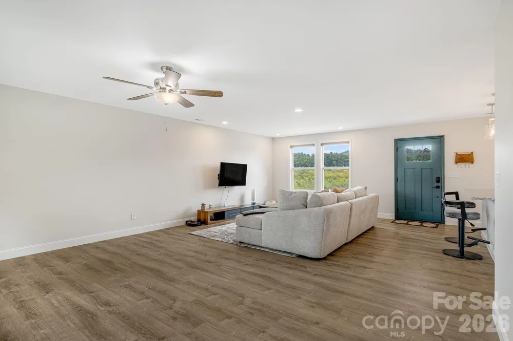 398 Point Hope Lane Hendersonville, NC 28792