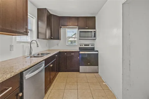 319 E B STREET