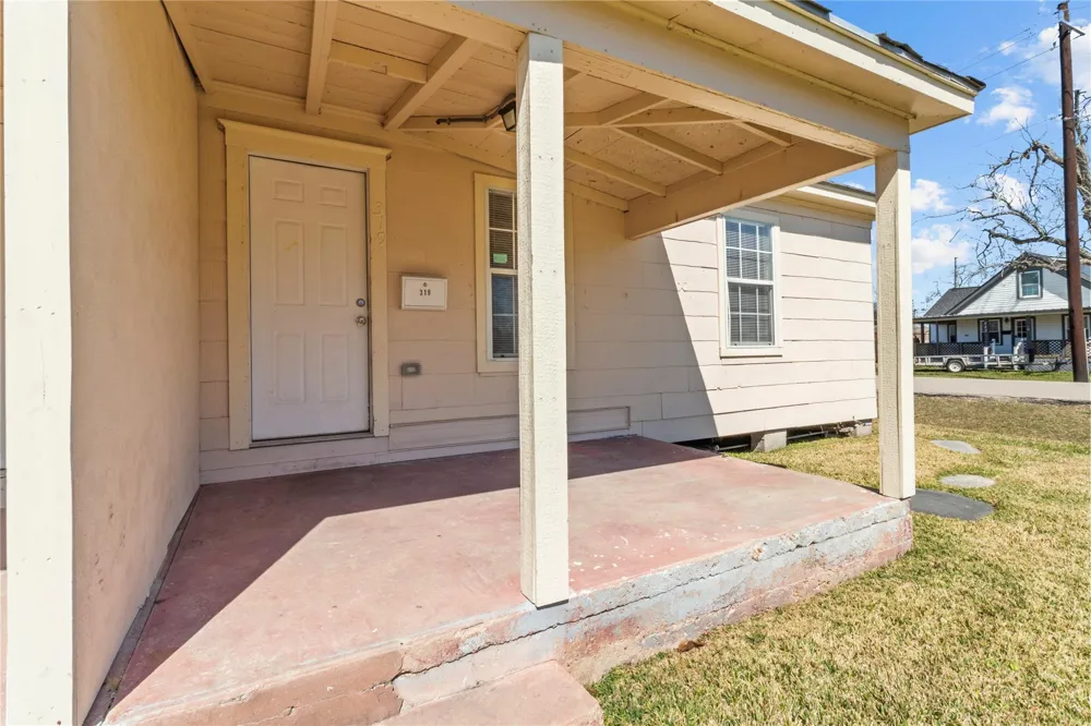 317 E B STREET La Porte, TX 77571