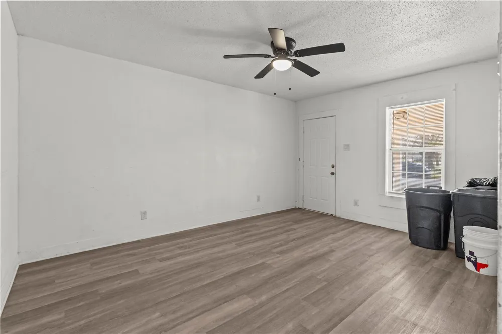 317 E B STREET La Porte, TX 77571