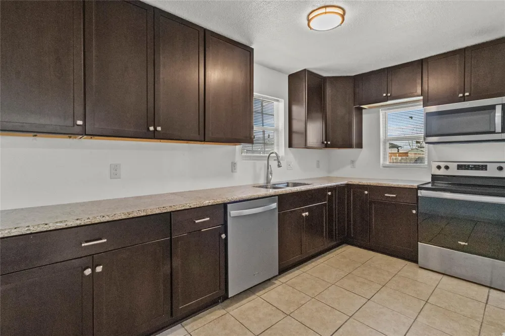 317 E B STREET La Porte, TX 77571