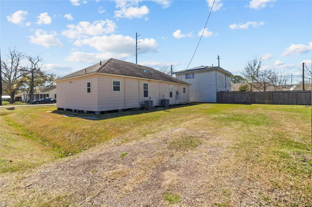 317 E B STREET La Porte, TX 77571