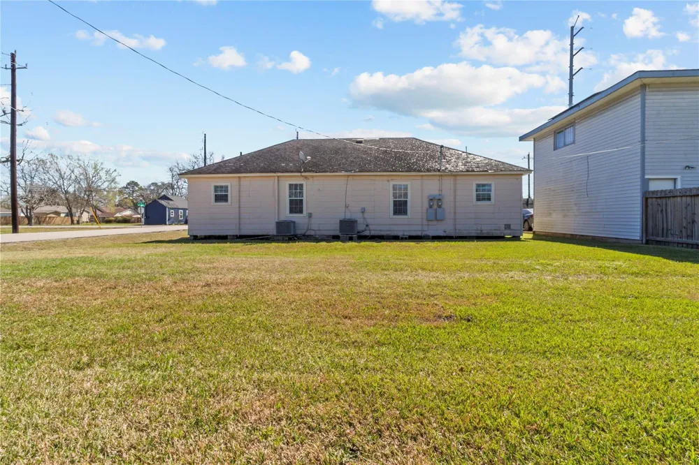 317 E B STREET La Porte, TX 77571