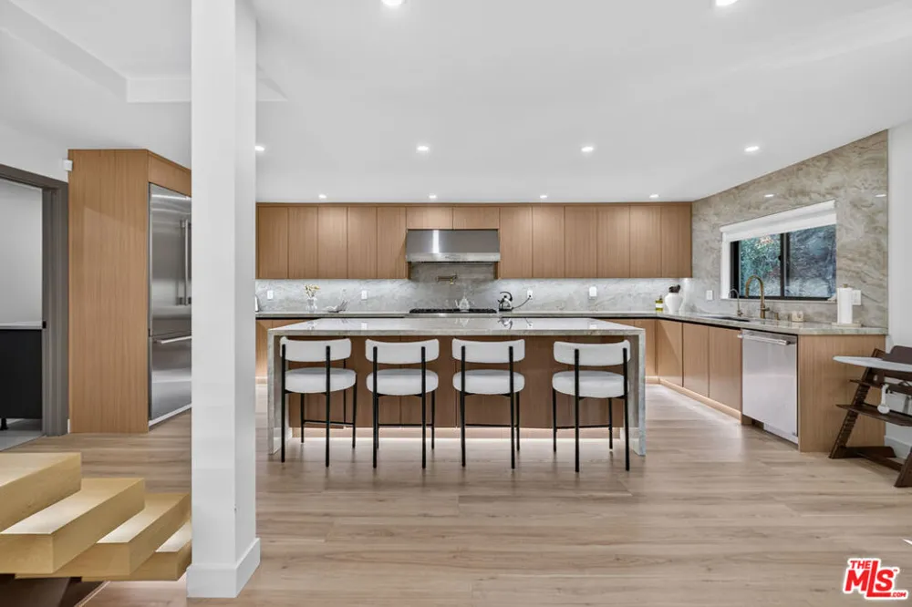 3243 Kirkham Drive Glendale, CA 91206