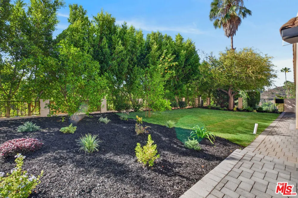 3243 Kirkham Drive Glendale, CA 91206
