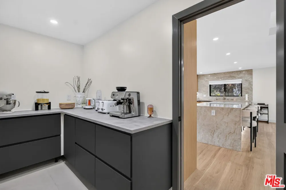 3243 Kirkham Drive Glendale, CA 91206