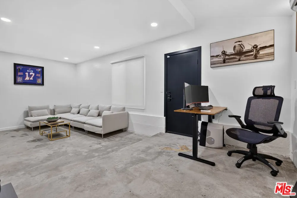 3243 Kirkham Drive Glendale, CA 91206