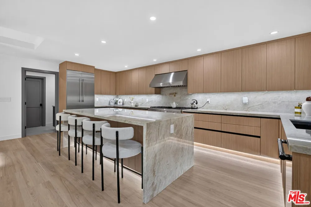 3243 Kirkham Drive Glendale, CA 91206