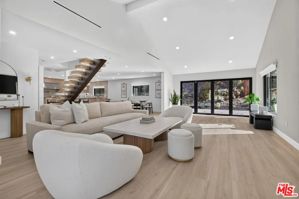 3243 Kirkham Drive Glendale, CA 91206