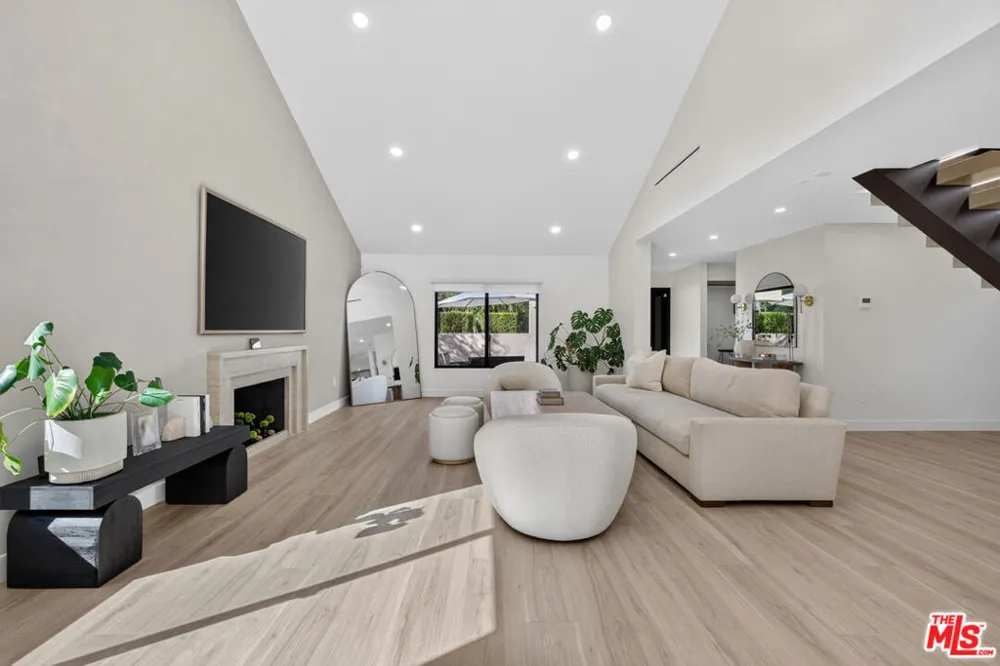 3243 Kirkham Drive Glendale, CA 91206