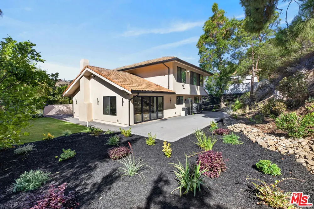 3243 Kirkham Drive Glendale, CA 91206