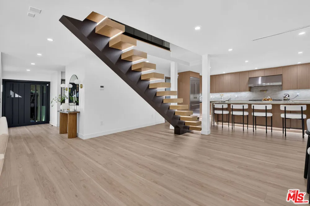3243 Kirkham Drive Glendale, CA 91206