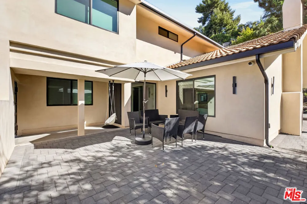 3243 Kirkham Drive Glendale, CA 91206