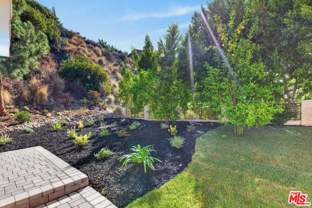 3243 Kirkham Drive Glendale, CA 91206