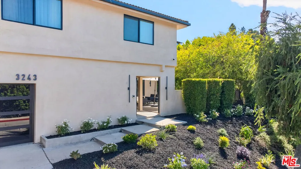 3243 Kirkham Drive Glendale, CA 91206
