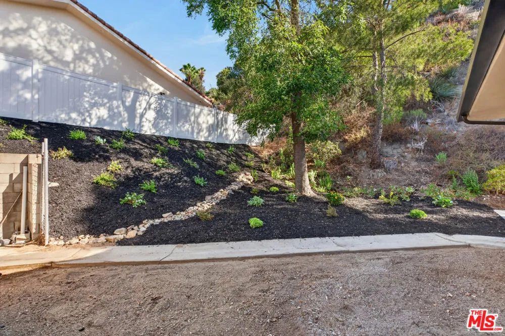 3243 Kirkham Drive Glendale, CA 91206