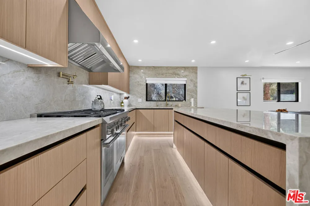 3243 Kirkham Drive Glendale, CA 91206