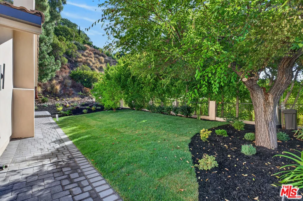 3243 Kirkham Drive Glendale, CA 91206