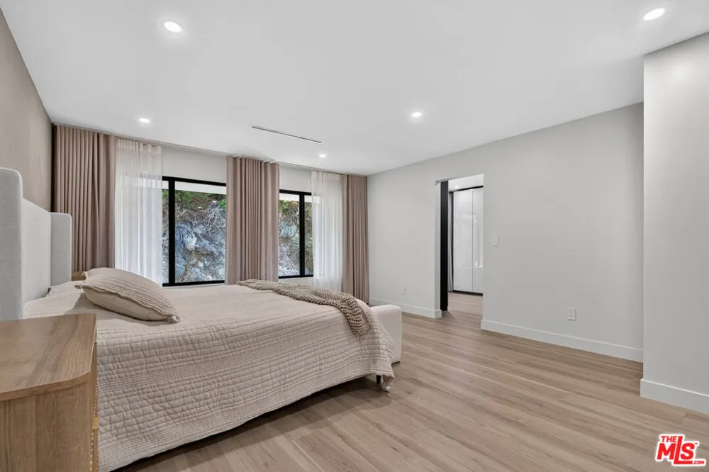 3243 Kirkham Drive Glendale, CA 91206