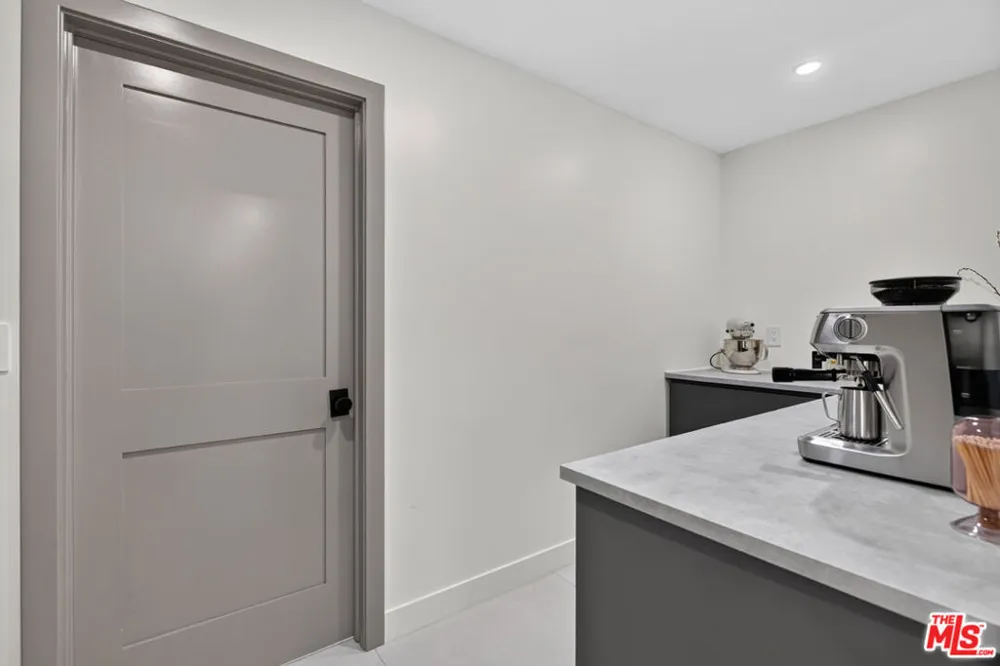 3243 Kirkham Drive Glendale, CA 91206