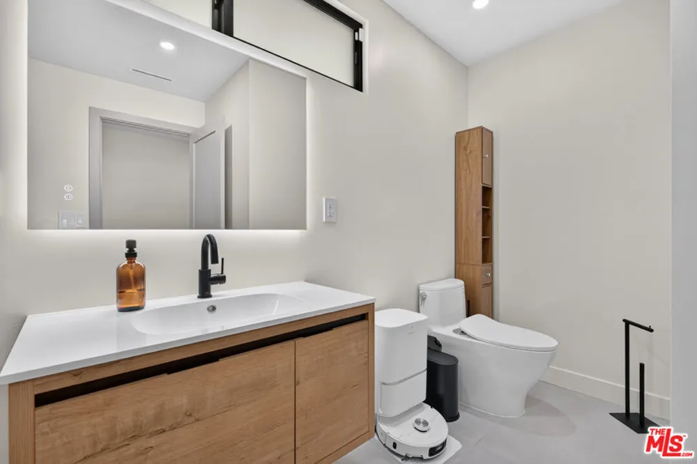 3243 Kirkham Drive Glendale, CA 91206