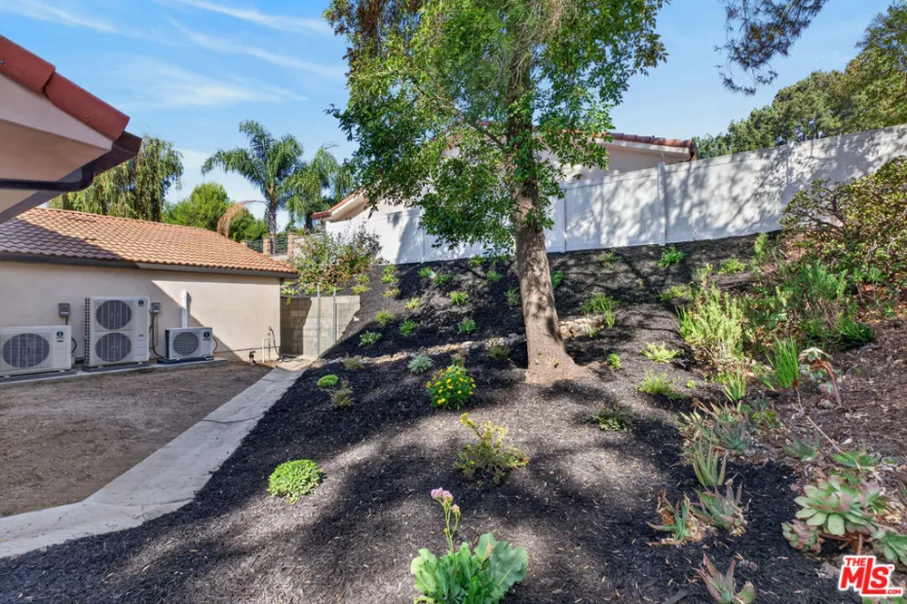 3243 Kirkham Drive Glendale, CA 91206