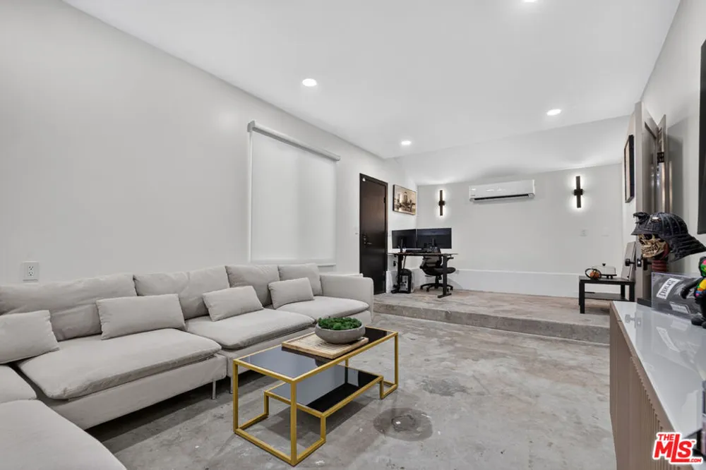3243 Kirkham Drive Glendale, CA 91206