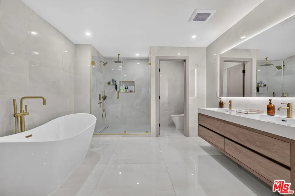 3243 Kirkham Drive Glendale, CA 91206