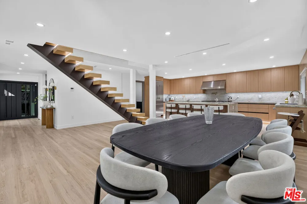 3243 Kirkham Drive Glendale, CA 91206