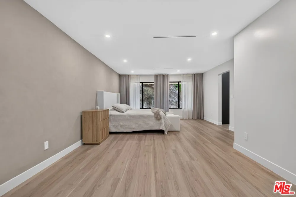 3243 Kirkham Drive Glendale, CA 91206